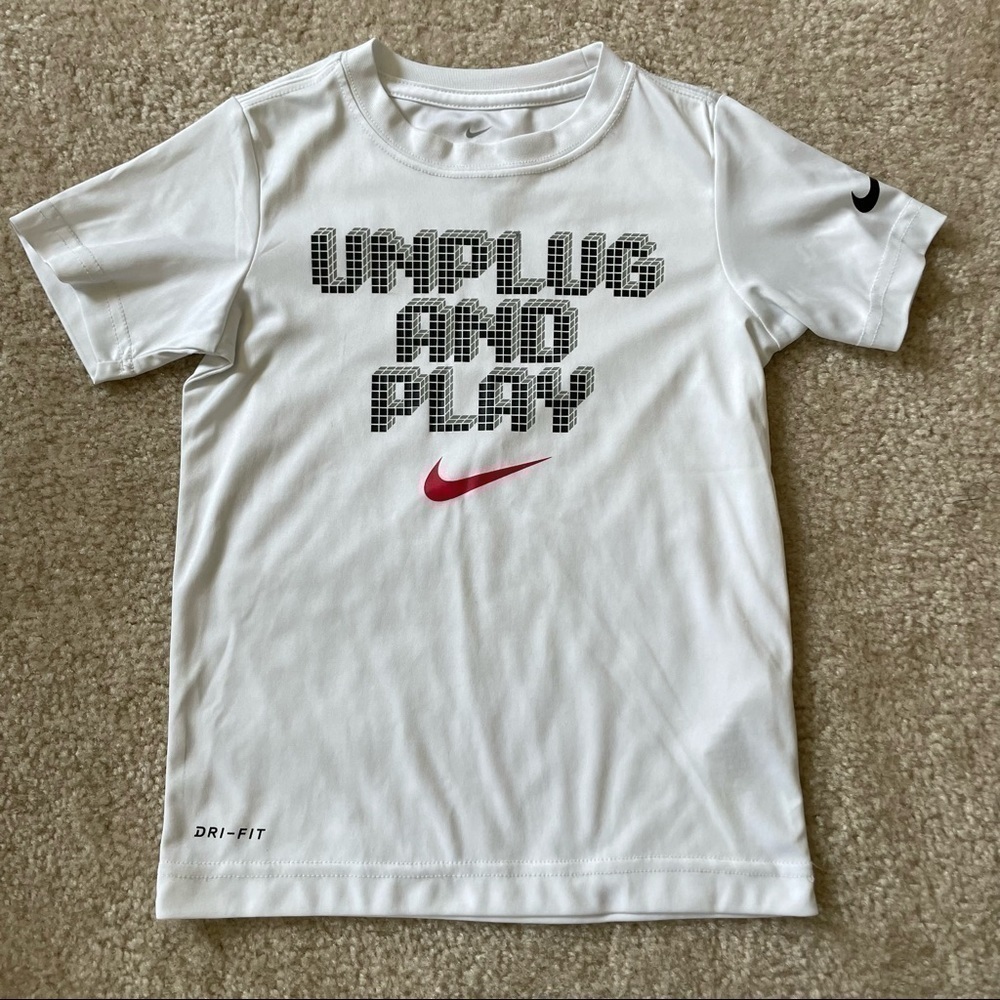 EUC Little Boys Nike Dri-fit Graphic Short-Sleeved Shirt!